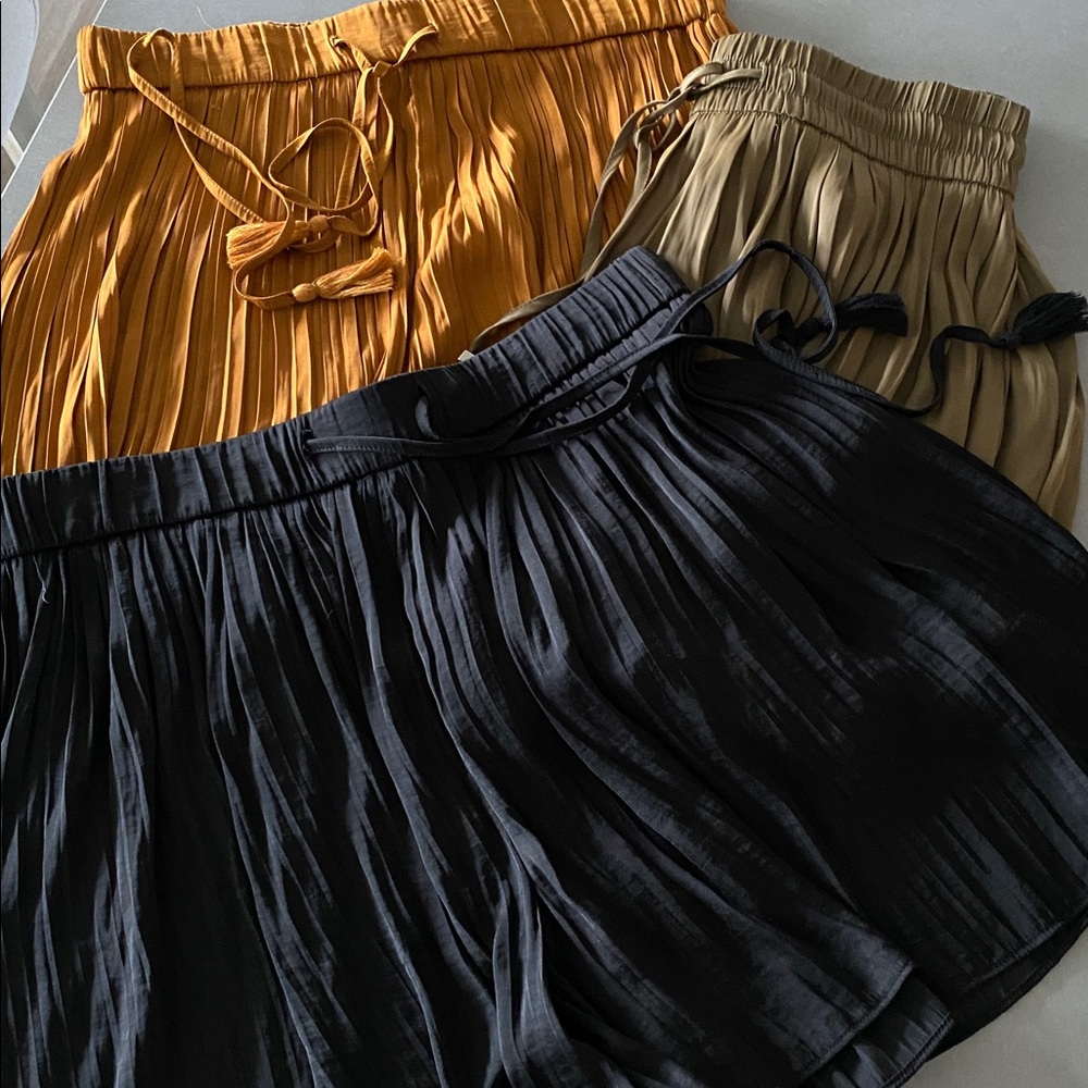 COPY BUNDLE  3 Zara Pleated Shorts Skorts Mini Skirts Flowy Bloggers M